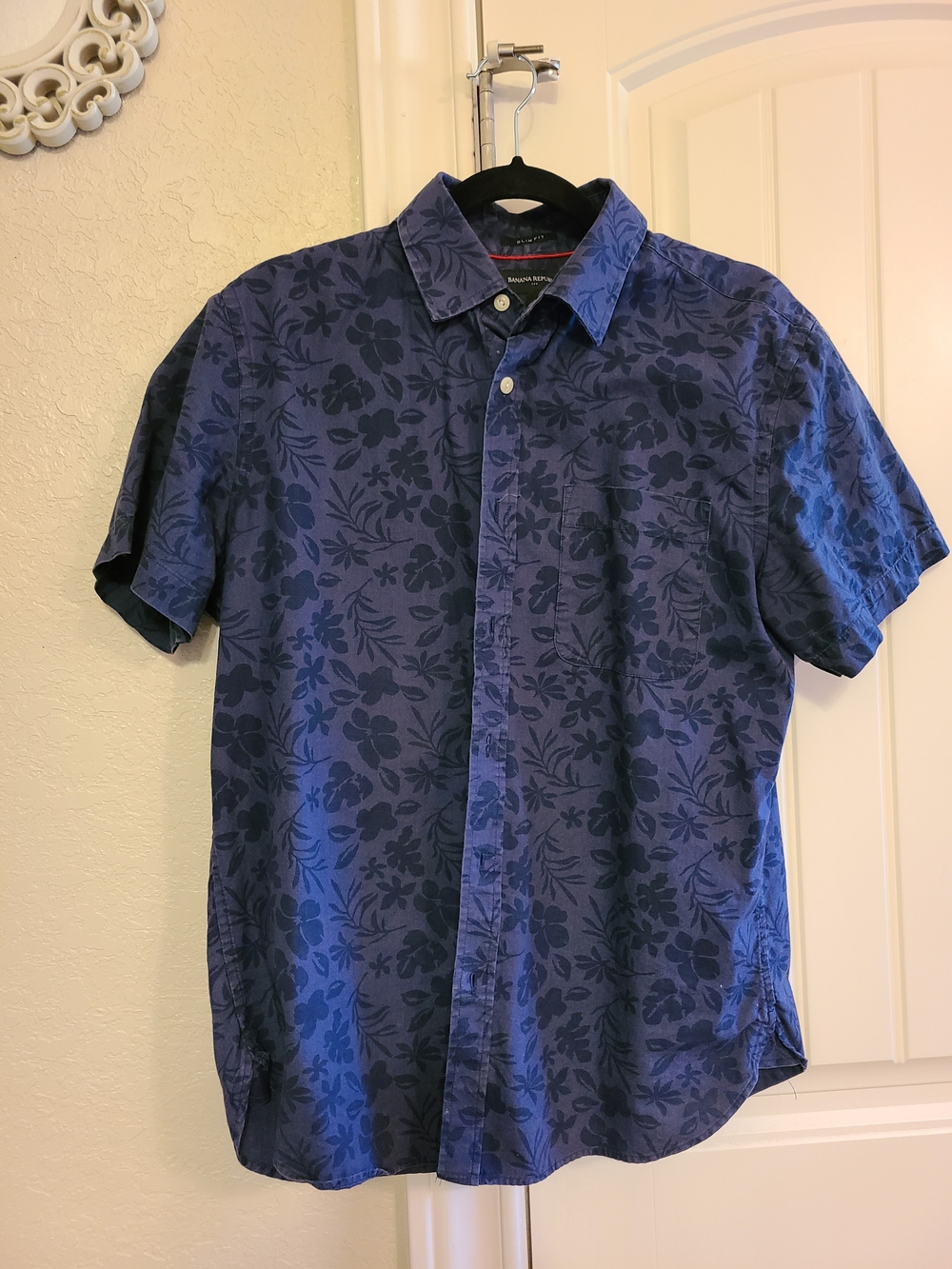 4 Short Sleeve Mens Button Bown Shirts Lot